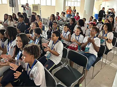 Alunos de São Vicente marcam presença no Santos Summit 2024