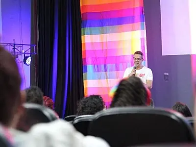 Festival reúne artistas e produções LGBTQIA+ da região e capital