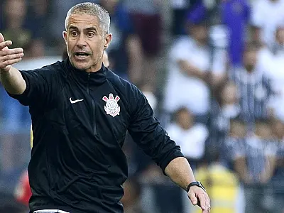 Sylvinho busca equilíbrio para time trintão do Corinthians