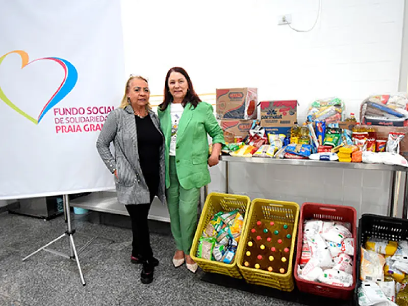 Moradora de PG faz "aniversário solidário" e doa alimentos para famílias carentes