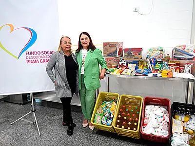 Moradora de PG faz "aniversário solidário" e doa alimentos para famílias carentes