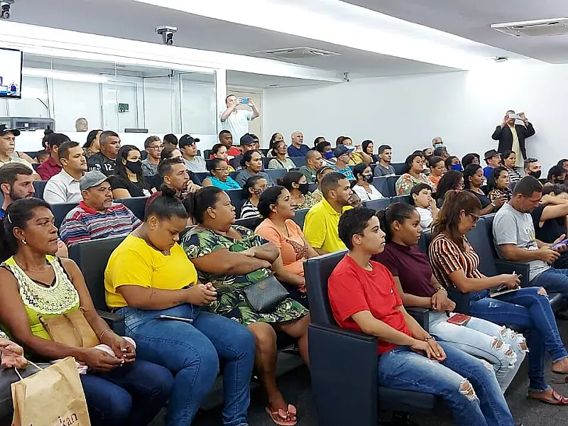 Moradores da Vila dos Criadores reforçam desejo de permanecer no local durante audiência pública