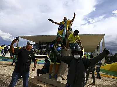 Um ano após tentativa de golpe, STF mantém 66 presos
