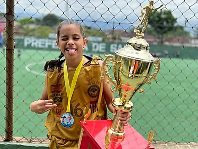 Joia do futebol feminino de Bertioga conquista diversos fãs nas redes sociais
