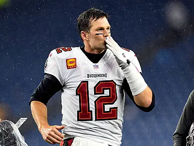 Tom Brady é jogador com mais vitórias no Super Bowl, e Patriots e Steelers empatam em títulos