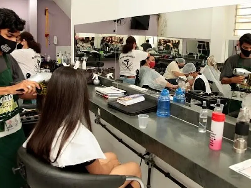 SP deve acabar com uso obrigatório de máscaras em lugares fechados no dia 22
