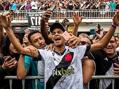Luva de Pedreiro diz que recebeu convite para jogar em grande clube