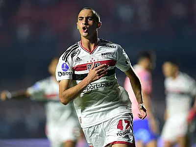 Olheiros do PSG vão ao Morumbi para ver meia do São Paulo e se impressionam