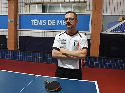 Técnico do tênis de mesa comanda a seleção brasileira paralímpica de jovens