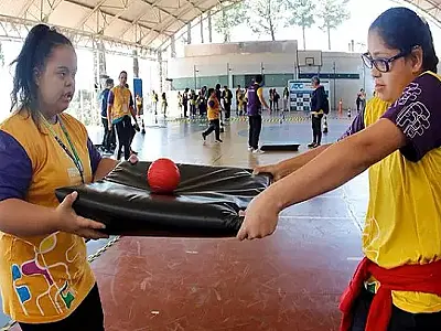 Festival leva esportes paralímpicos a crianças com e sem deficiência
