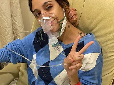 Atriz de 'Vai na Fé' é internada e publica imagem no hospital