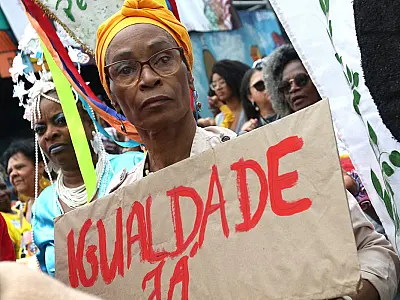 Mulheres concentram 60% de casos de racismo pela internet no Brasil