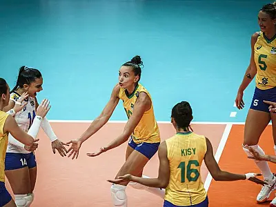 Brasil bate Itália e fica a um jogo do inédito título mundial de vôlei