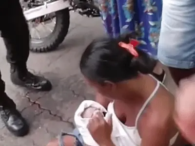 Grávida dá à luz em calçada no Rio de Janeiro