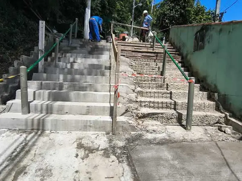 Escadaria do Monte Serrat, em Santos, passa por revitalização e serviços de drenagem