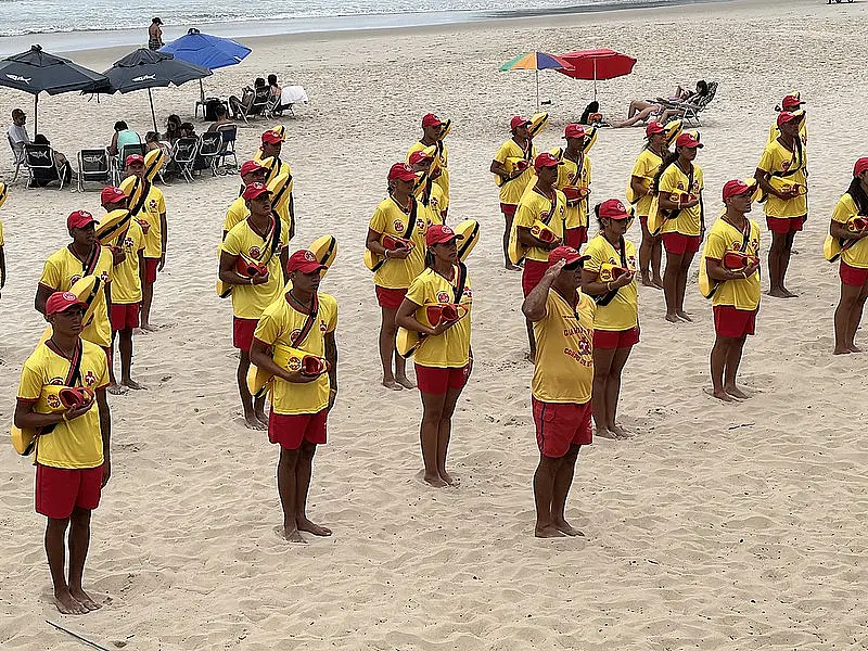 Guarujá recebe o reforço de mais 50 guarda-vidas temporários para a temporada de verão