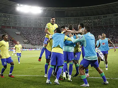 Brasil se salva no fim após jogo morno com o Peru e mantém 100% com Diniz
