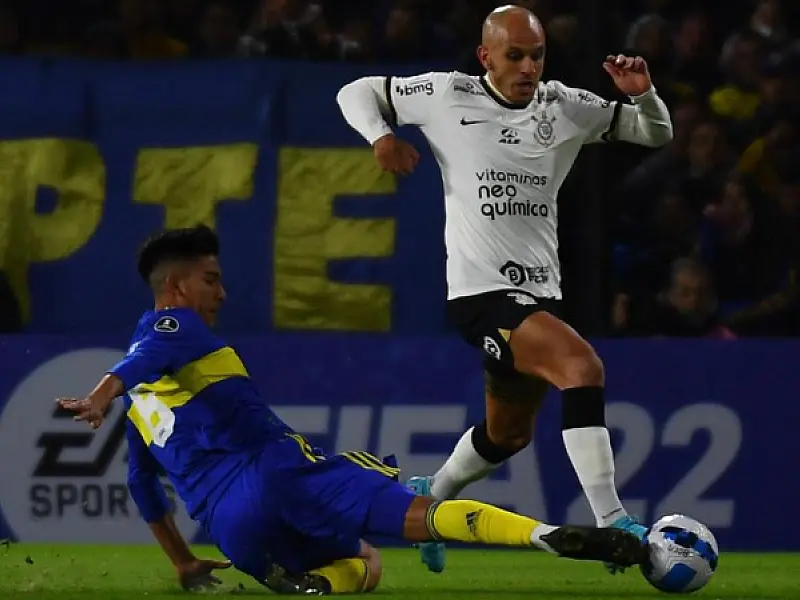 Com briga e dois expulsos, Corinthians segura o Boca e empata na Bombonera