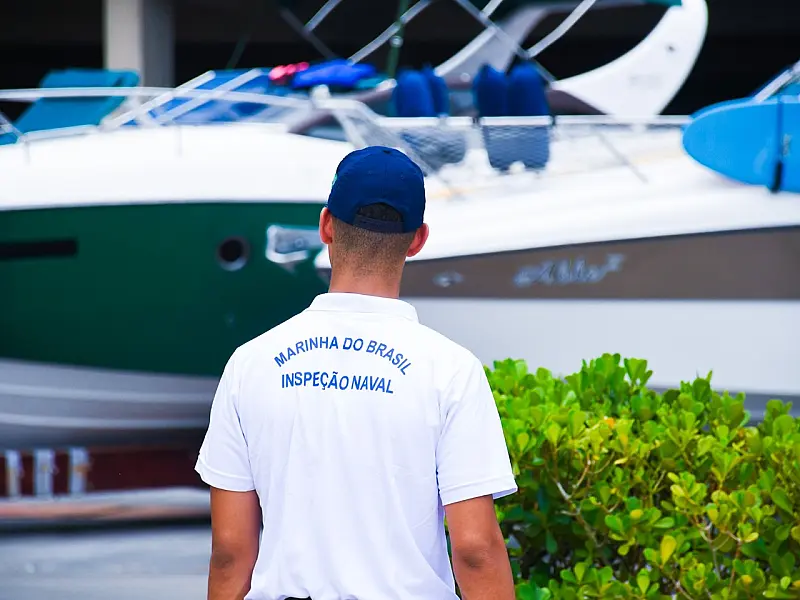 São Vicente intensifica fiscalização na marina e apreende moto aquática durante a alta temporada