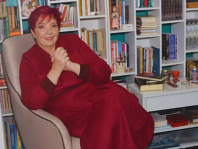 Helena Fraga representa São Vicente na Feira do Livro de Lisboa, a convite da Rede Sem Fronteiras