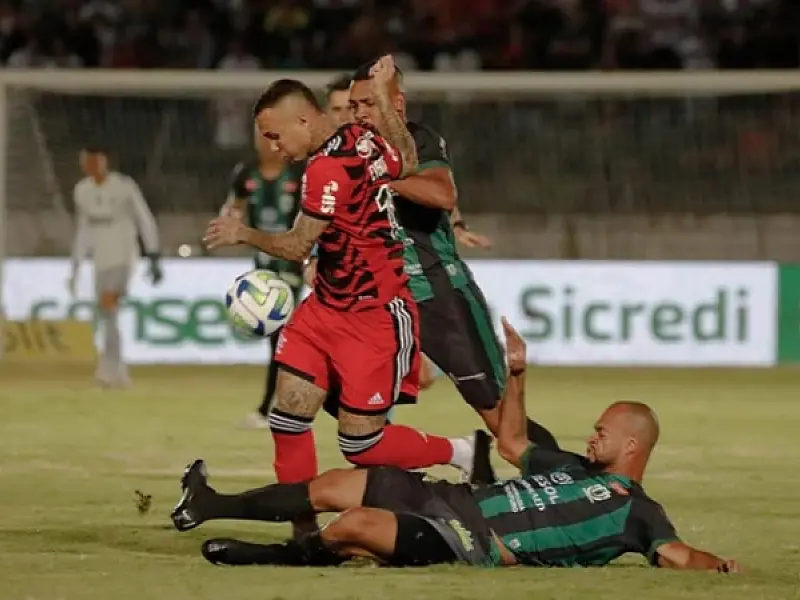 Flamengo goleia Maringá para se garantir nas oitavas da Copa do Brasil