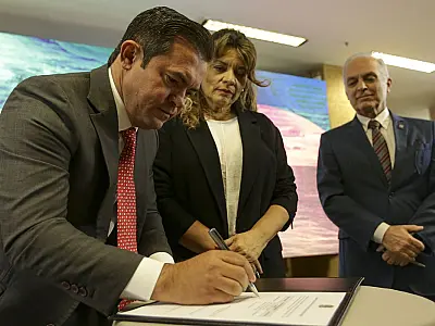 Governo assina contratos de exploração nas bacias de Campos e Santos