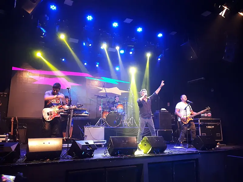 Shopping Brisamar Shopping, em São Vicente, recebe U2 Cover neste domingo