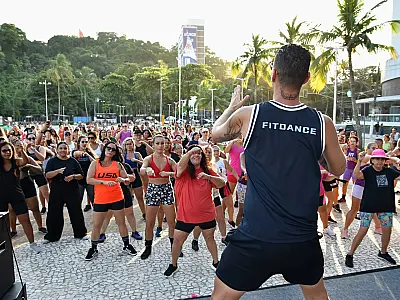 Manhã de movimento e bem-estar agita a Praça Tom Jobim neste sábado (28)