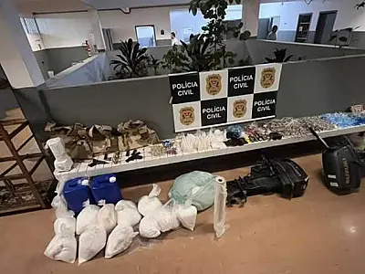 Polícia Civil encontra 'armazém' de drogas e prende três em Santos