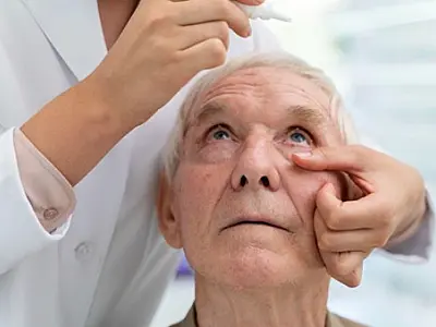 Uso de colírios sem prescrição médica pode gerar problemas oculares, diz especialista