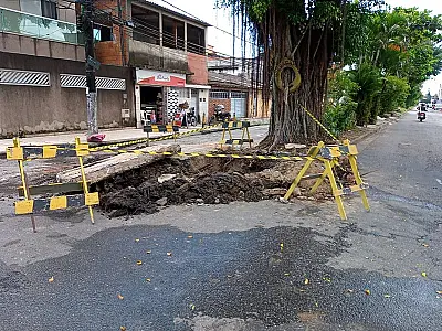 Prefeitura troca tubulações na rede de drenagem em Vicente de Carvalho e Cachoeira