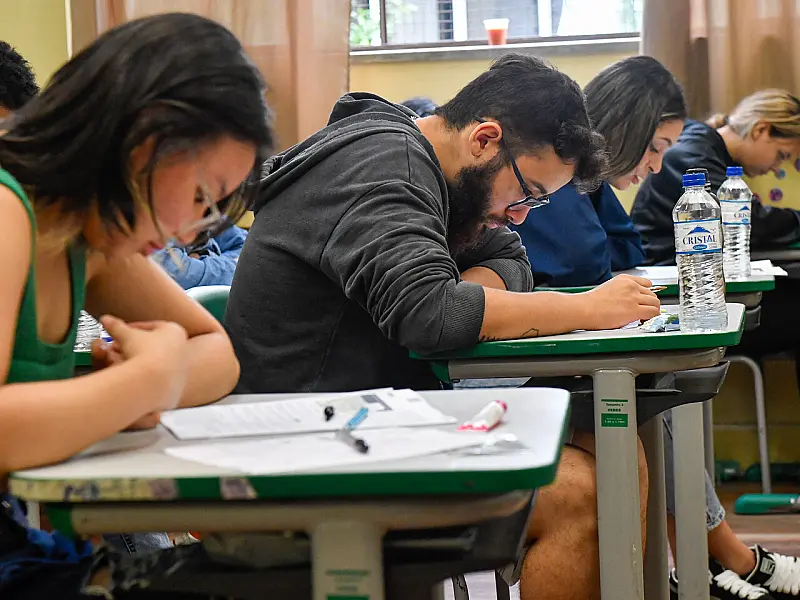 Escolas estaduais de SP aplicam provas do Saeb a partir de segunda-feira (20)