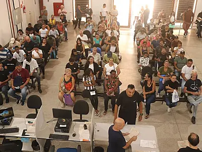 No primeiro Mutirão do Emprego de 2026 em Santos, 380 candidatos passam por entrevistas