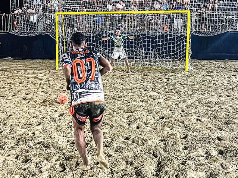 Competição de beach soccer é atração na Copa Agita Bertioga de Inverno