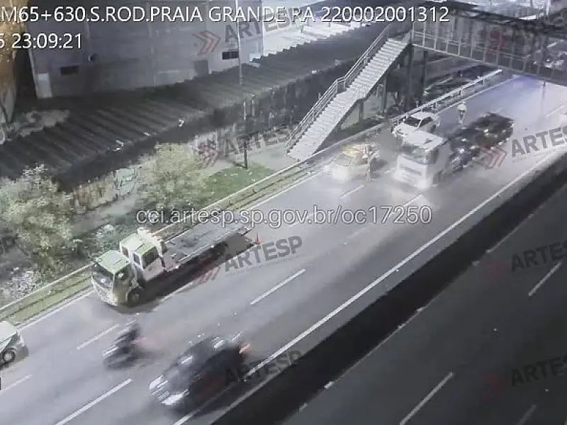 Pedestre é atropelado e morto à noite na SP-160, em São Vicente, causa bloqueio e lentidão