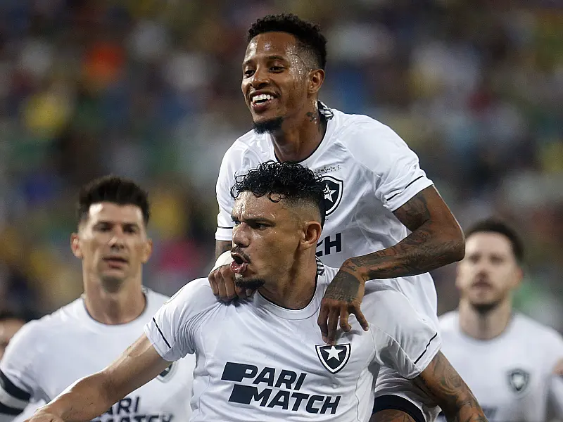 Tiquinho decide e Botafogo vence para ampliar vantagem no Brasileiro