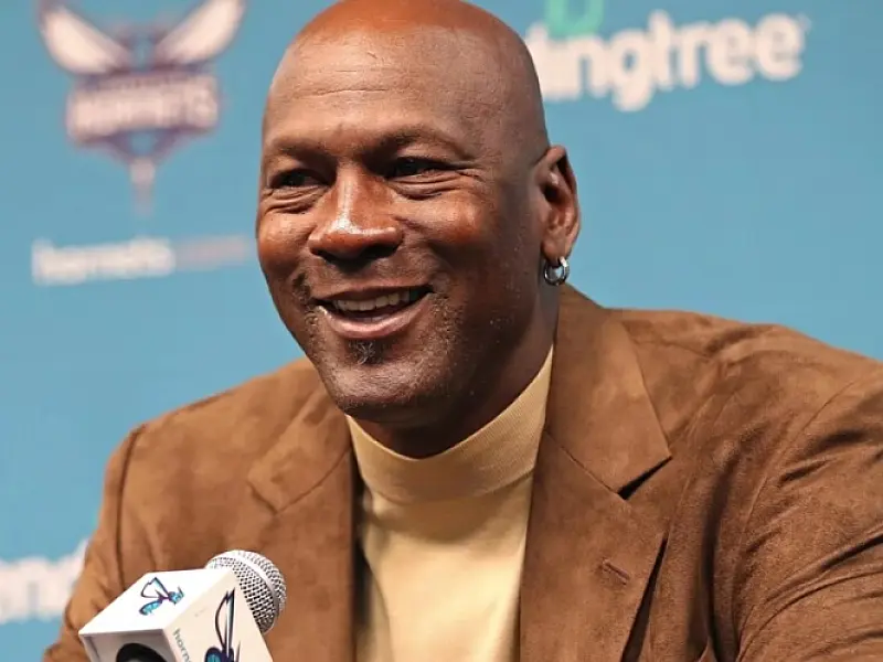 O jogador Michael Jordan entra na lista das pessoas mais ricas dos EUA