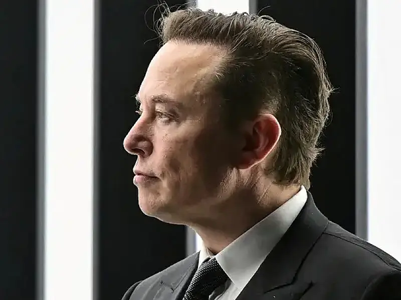 X, de Elon Musk, divulga nova decisão sigilosa de Moraes contra bolsonaristas