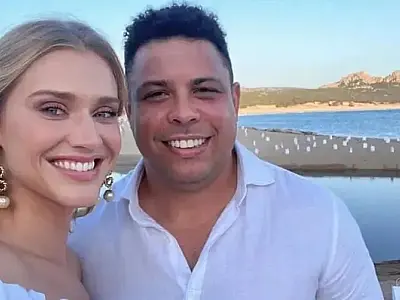 O jogador Ronaldo Fenômeno e Celina Locks se casaram em Ibiza