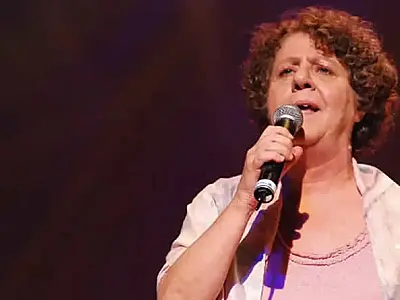 Morre a cantora e compositora Cristina Buarque