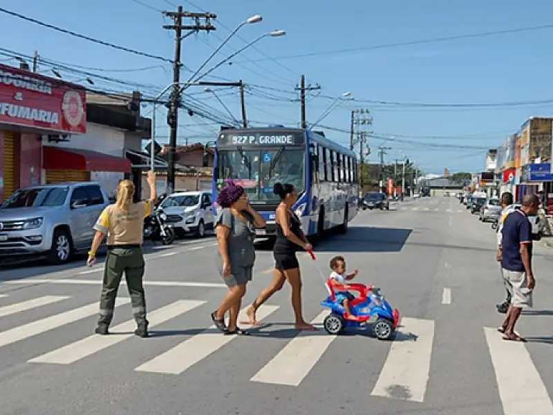 Maio Amarelo: travessia segura conscientiza pedestres, ciclistas e motoristas em PG