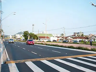 Trânsito na Avenida Kennedy é alterado para desfile cívico nesta quarta-feira