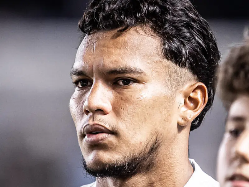 Cleber Xavier justifica utilização de Gabriel Veron no Santos apesar de multa