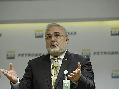 Presidente da Petrobras diz que pode reduzir preço da gasolina