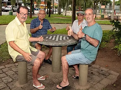 Com 'tudo por perto', moradores da Aparecida, em Santos, nem sonham em se mudar de lá