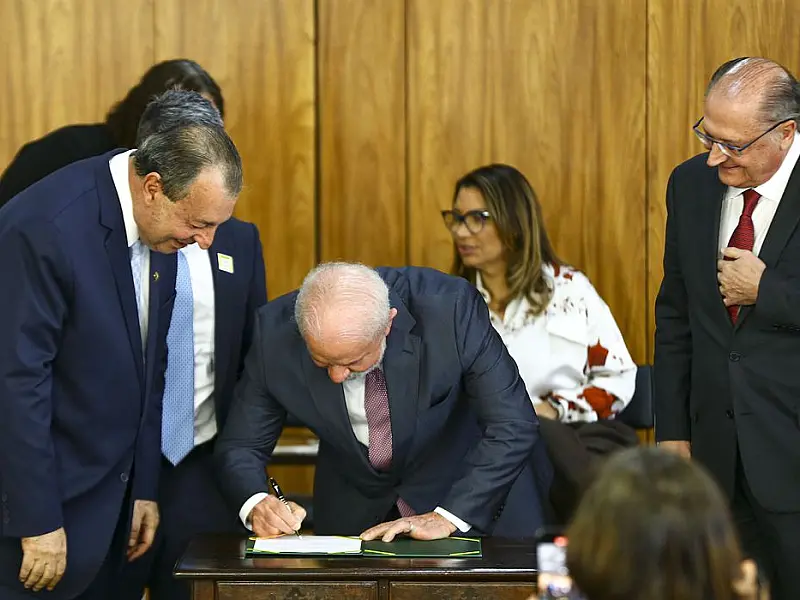 Lula assina decreto para impulsionar bionegócios na Amazônia