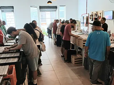Feira de Vinil de Santos acontece neste sábado (27)