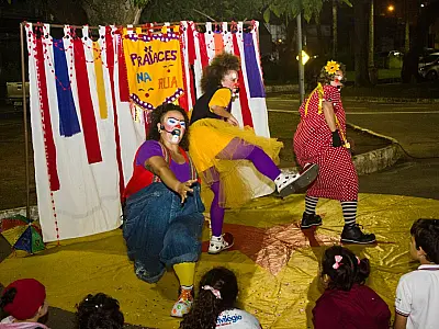 Teatro Calunga chama atenção de moradores do Japuí