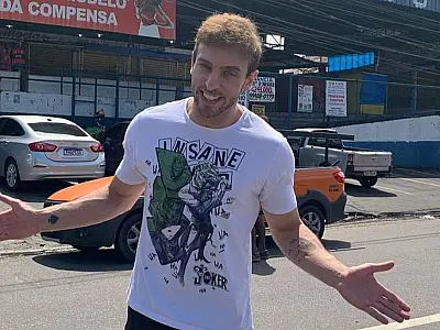 Justiça exclui da web especial de comédia de Léo Lins com piadas sobre minorias