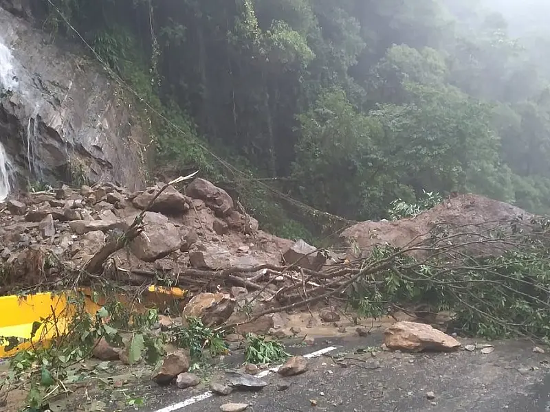 Caos Viário na Mogi-Bertioga: Temporais Paralisam Rodovias da Região
